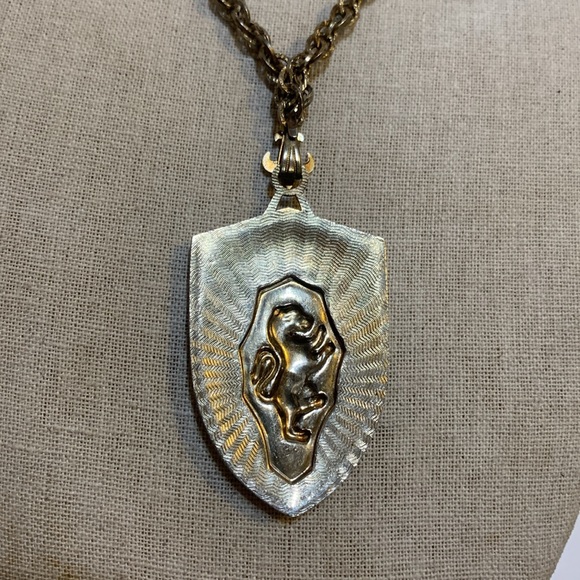 Lion crest shield fleur de lis vintage necklace - Picture 3 of 12